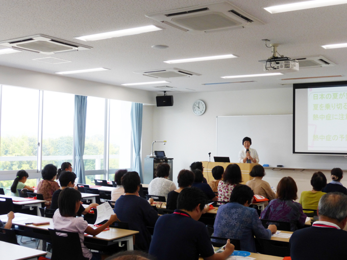 △いつも学生が使用している講義室で、高田美子准教授によるミニ講義を行いました。